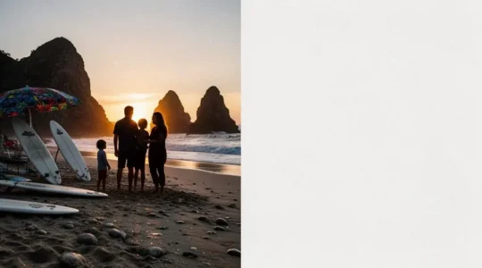 Famille de trois générations profitant ensemble d'un moment de détente face à l'océan à Biarritz au coucher du soleil
